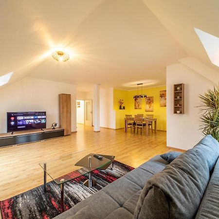 Moderne Dachgeschosswohnung - Parkplatz - Netflix Coburg Exterior foto